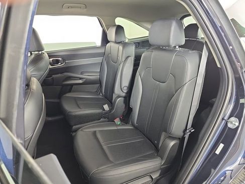 Used 2023 Kia Sorento EX image 19