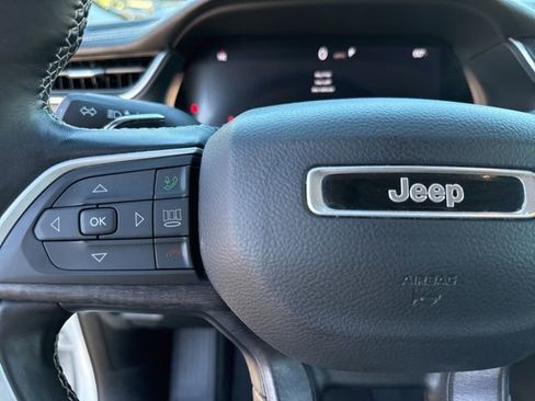 Used 2022 Jeep Grand Cherokee Limited image 35