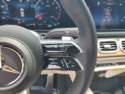 New 2026 Mercedes-Benz GLS 580 4MATIC image 36