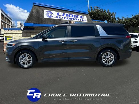 Used 2022 Kia Carnival LX FWD image 3