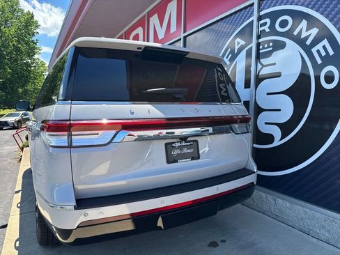 Used 2023 Lincoln Navigator Reserve AWD/4WD image 12