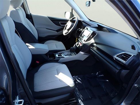 Used 2023 Subaru Forester Base image 13