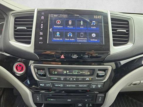 Used 2018 Honda Pilot Touring image 15