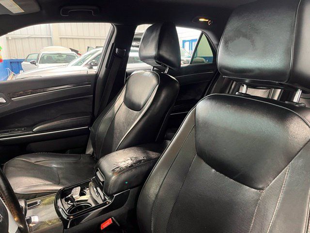 Used 2013 Chrysler 300 C RWD image 24
