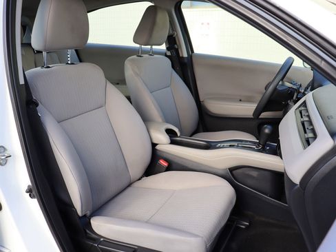 Used 2017 Honda HR-V LX image 19