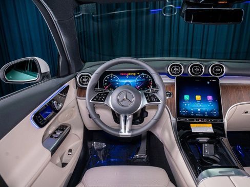 Used 2026 Mercedes-Benz GLC 300 image 14