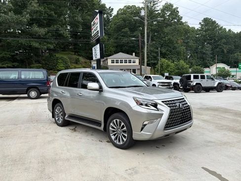 Used 2023 Lexus GX 460 Luxury w/ Accessory Package AWD/4WD image 2