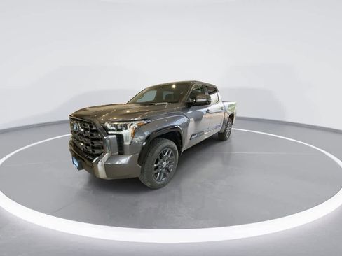 Used 2024 Toyota Tundra Platinum AWD/4WD image 4