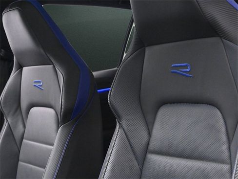 Used 2024 Volkswagen Golf R image 12