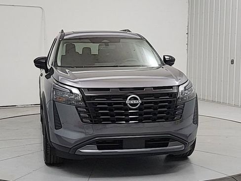 New 2026 Nissan Pathfinder Platinum FWD image 2