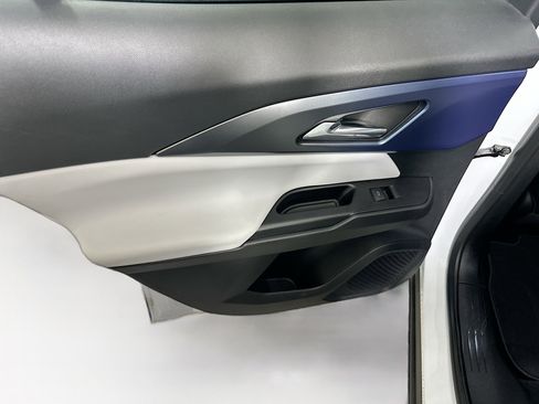 Used 2025 Chevrolet Equinox EV LT image 24