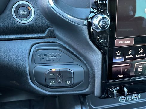 New 2026 RAM 2500 Laramie AWD/4WD image 26