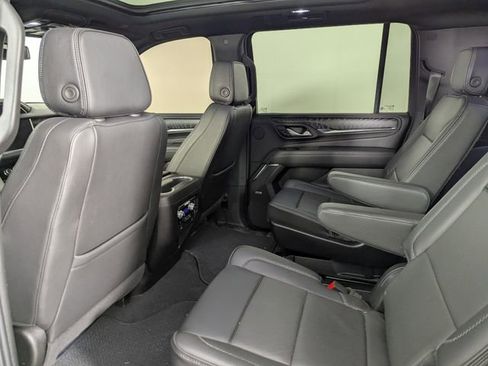 Used 2023 GMC Yukon XL Denali image 14