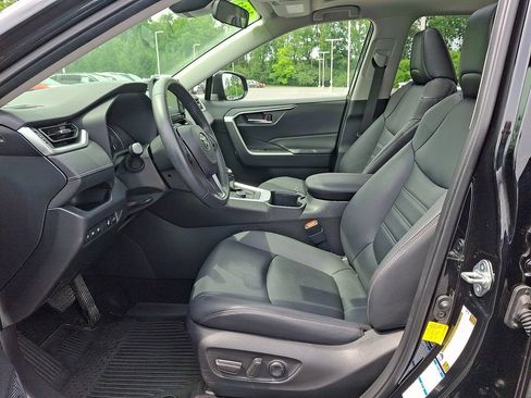 Used 2022 Toyota RAV4 XLE Premium AWD/4WD image 13