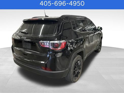 Used 2026 Jeep Compass Latitude AWD/4WD image 3