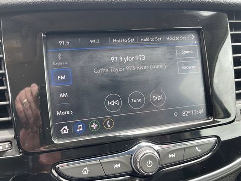 Used 2022 Buick Encore Preferred AWD/4WD image 19