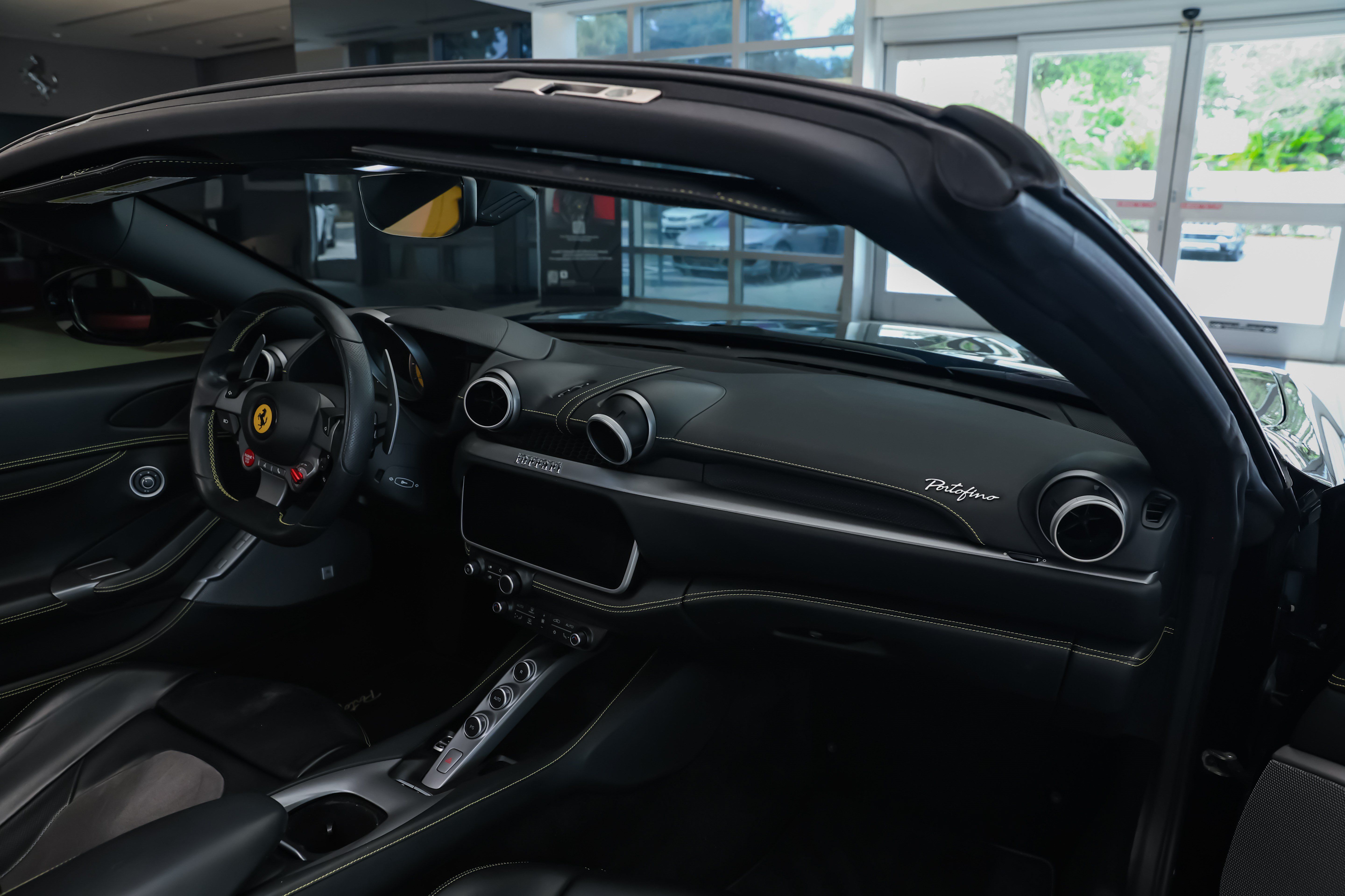 Used 2019 Ferrari Portofino RWD image 33
