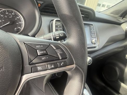 Used 2019 Nissan Kicks SV FWD image 12