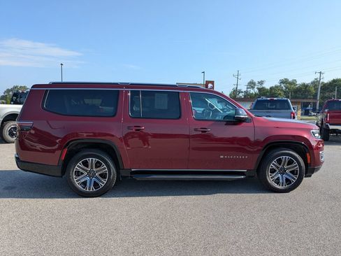 Used 2025 Jeep Wagoneer L 4WD image 4