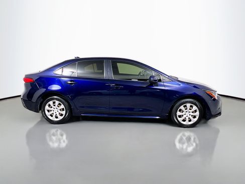 Used 2020 Toyota Corolla LE FWD image 3