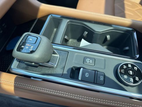 New 2026 Nissan Pathfinder Platinum AWD/4WD image 15