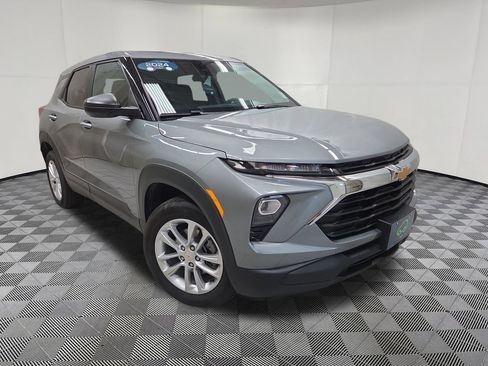 Used 2024 Chevrolet TrailBlazer LS AWD/4WD image 3