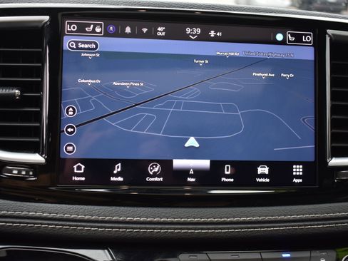 Used 2025 Chrysler Pacifica Limited image 18