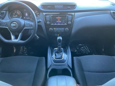 Used 2020 Nissan Rogue Sport S image 15