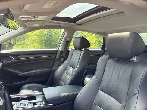 Used 2019 Honda Accord Touring image 10
