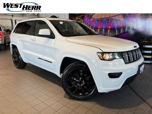 Used 2019 Jeep Grand Cherokee Altitude image 1