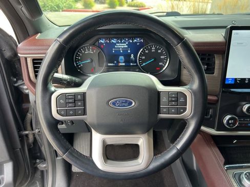 Used 2022 Ford Expedition Limited image 12