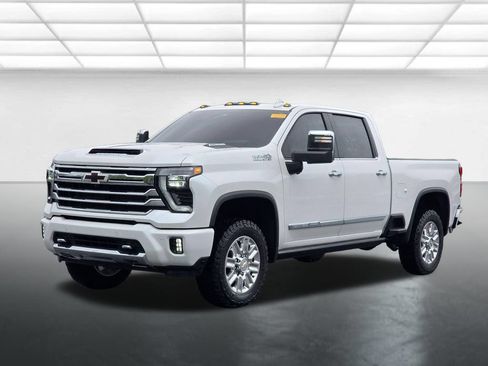 Used 2025 Chevrolet Silverado 2500 High Country w/ High Country Premium Package AWD/4WD image 2