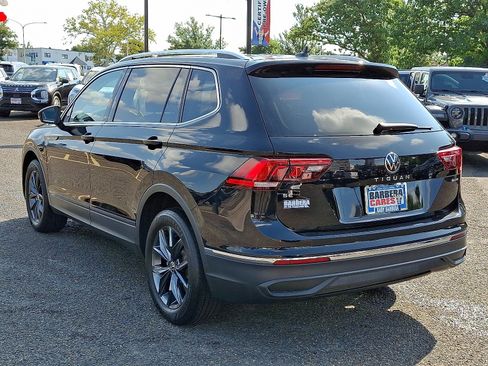 Used 2022 Volkswagen Tiguan SE image 4