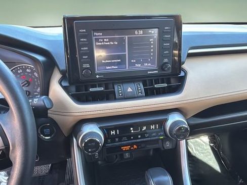 Used 2021 Toyota RAV4 XLE Premium image 26