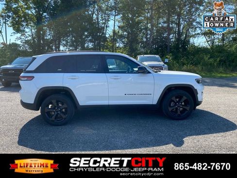 Used 2023 Jeep Grand Cherokee Altitude AWD/4WD image 4
