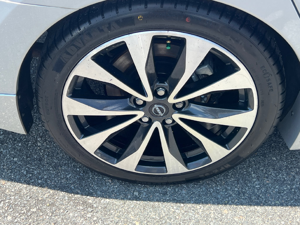 Used 2023 Nissan Maxima Platinum w/ Sport Mat Group FWD image 18