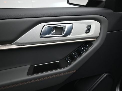 New 2026 Ford Explorer Active RWD image 9