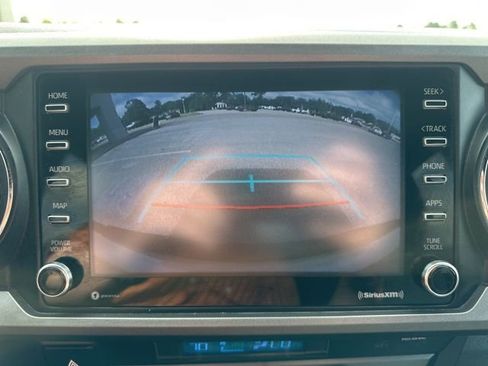 Used 2022 Toyota Tacoma TRD Off-Road w/ Technology Package image 15