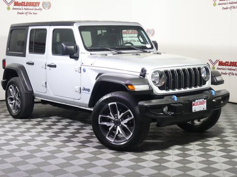 Used 2024 Jeep Wrangler Unlimited AWD/4WD image 2