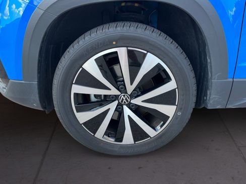 Used 2022 Volkswagen Taos SE w/ Panoramic Sunroof Package image 14