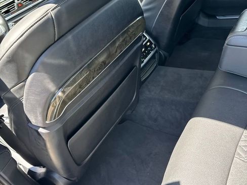 Used 2018 BMW 750i xDrive image 19