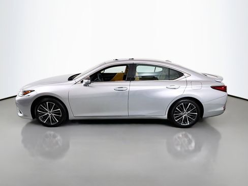 Used 2025 Lexus ES 300h w/ Premium Package image 4