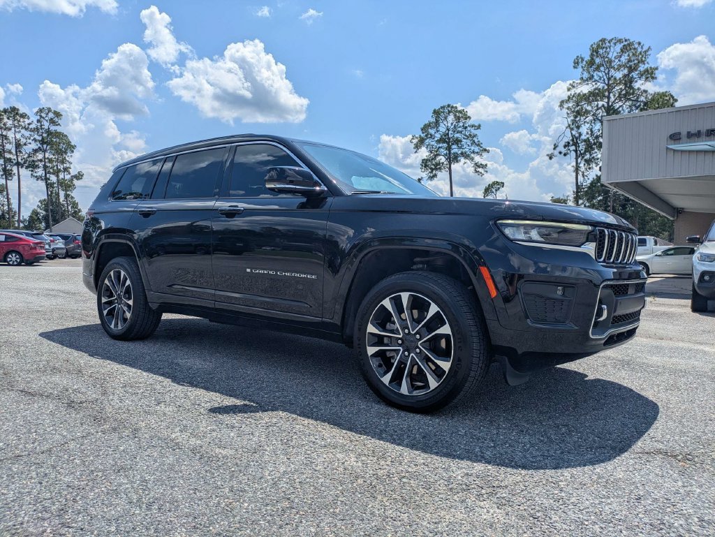 Used 2022 Jeep Grand Cherokee L Overland w/ Advanced Protech Group III AWD/4WD image 2