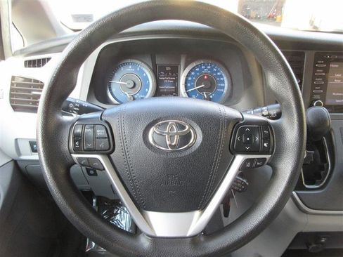 Used 2020 Toyota Sienna LE image 13