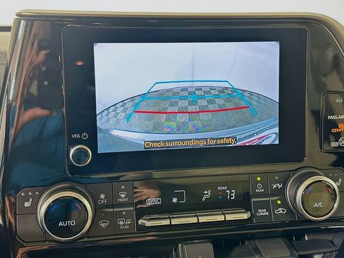 Used 2023 Toyota Highlander XLE FWD image 14