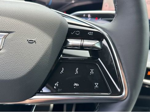 New 2025 Cadillac Optiq Luxury 1 image 28