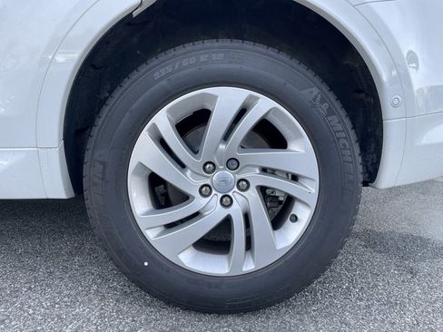 Certified 2024 Land Rover Discovery Sport S image 10