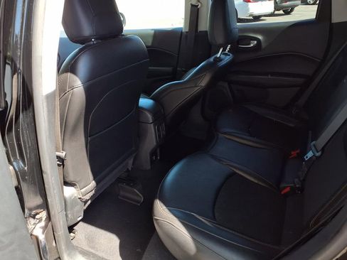 Used 2021 Jeep Compass Latitude image 17