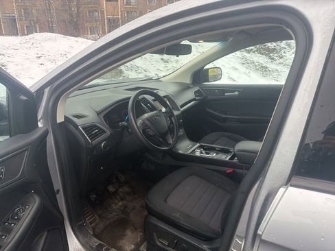 Used 2020 Ford Edge SE image 9