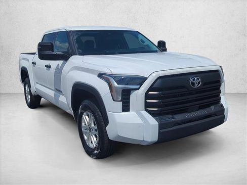 Used 2022 Toyota Tundra SR5 w/ SR5 Convenience Package AWD/4WD image 4
